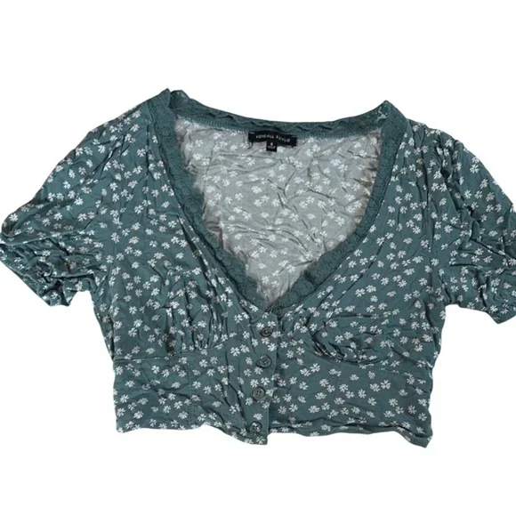 Kendall & Kylie White and Green Tie Front Crop Blouse - Picture 5 of 6